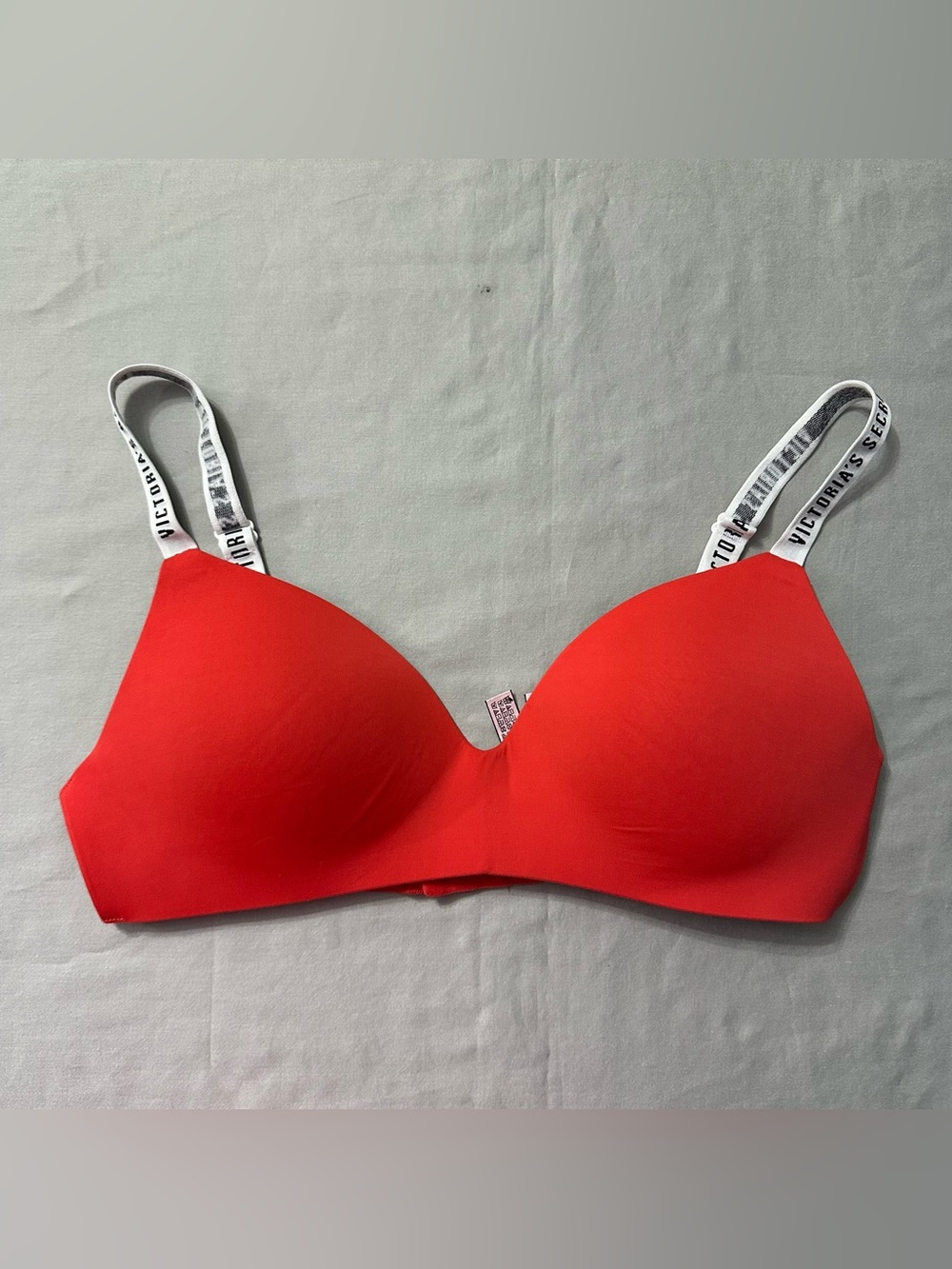 VS Red Wireless Lightly Lined T-Shirt Bra 36C Logo Straps